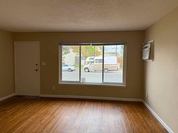 4th image of 2348 53rd Ave