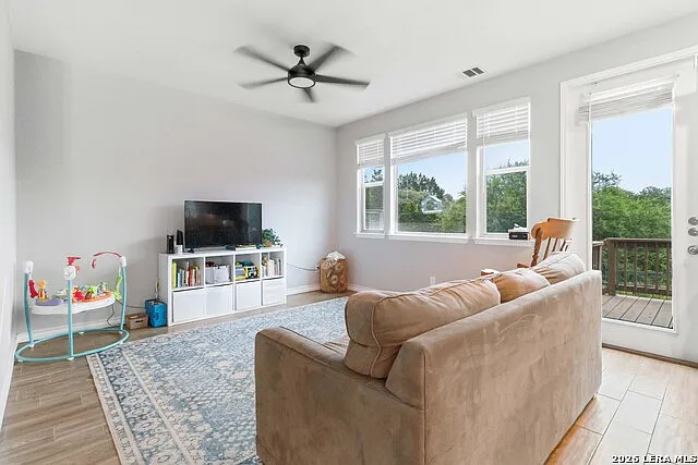 3 bed, 2.5 bath, 1381 sqft, $2,195 — Photo 3