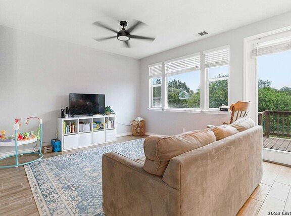 3rd image of 21518 Andrews Gdn
