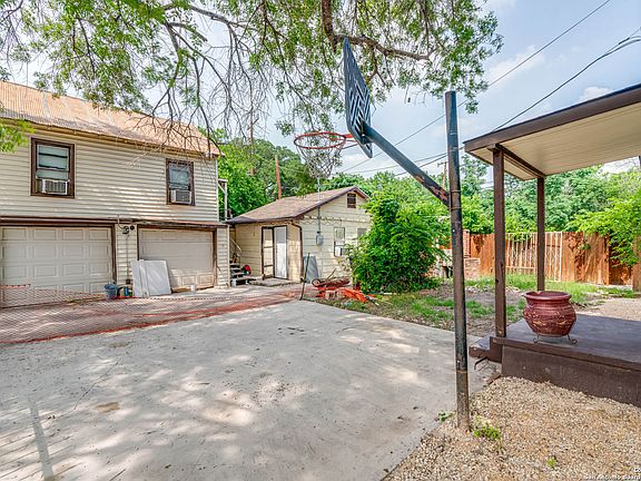 2nd image of 303 E Hermitage Ct