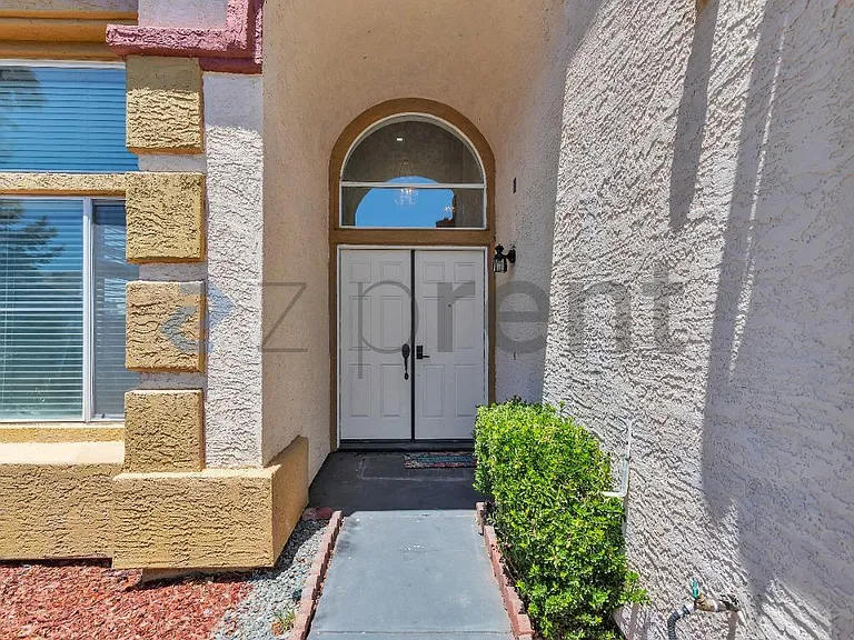 1001 Sandhurst Dr — Photo 7