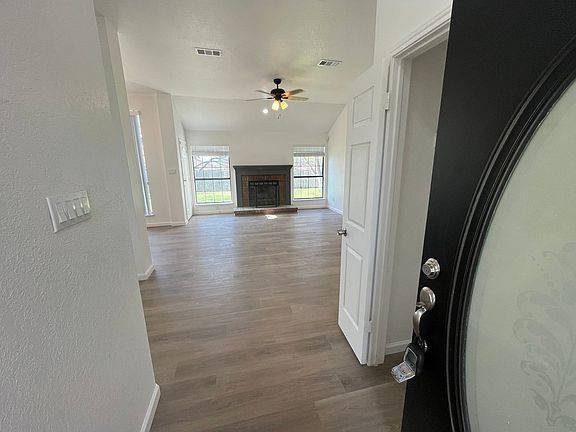 2nd image of 202 Tomahawk Dr