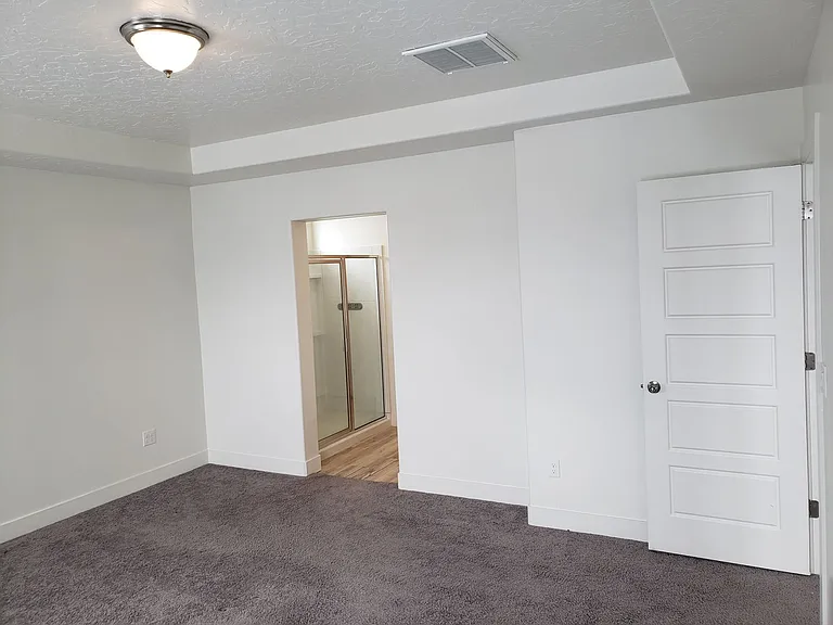 1033 S Vine St — Photo 22