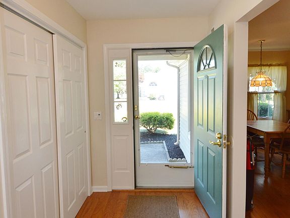 3rd image of 2433 Woodbine Lane