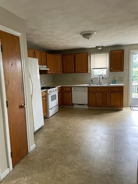 2nd image of 114-116 Goldsmith Ave