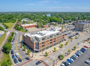 134 N Leroy St, Fenton, MI 48430