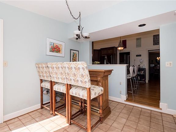 4th image of 1125 Bay Colony Dr