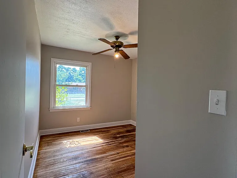 717 Glensford Dr — Photo 11