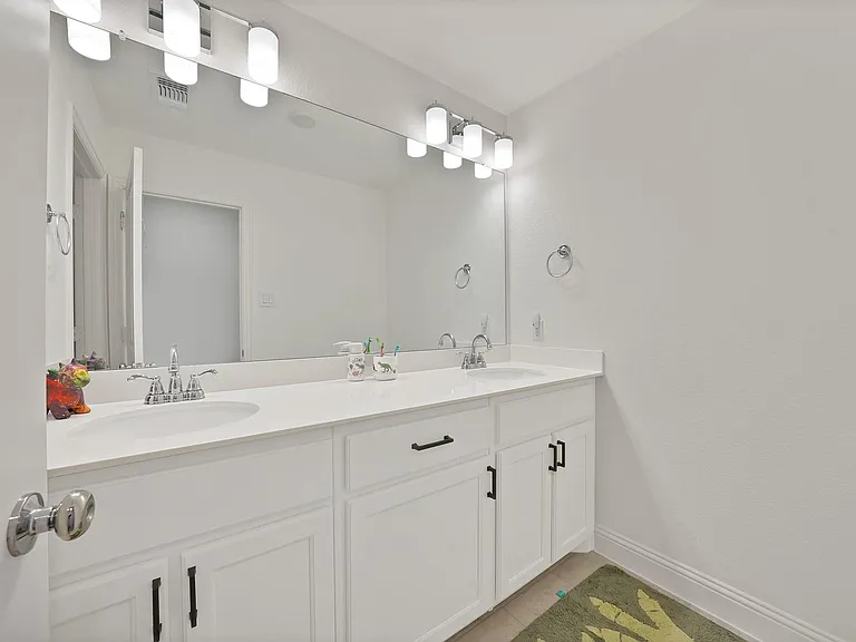 2701 Classical Dr — Photo 16