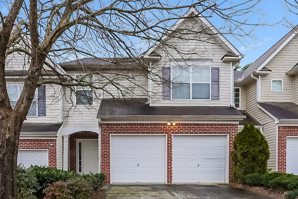 3 bed, 2.5 bath, 1900 sqft, $2,730 — Photo 1