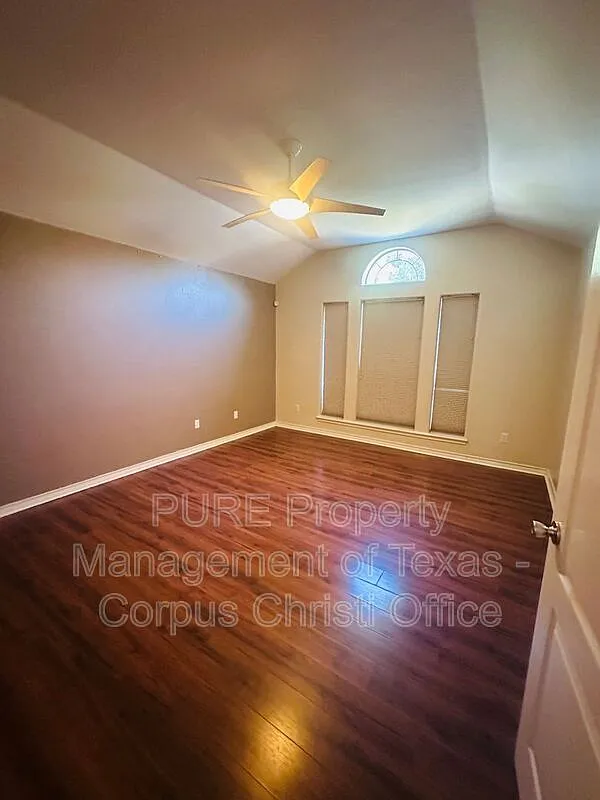 3 bed, 2.0 bath, 1619 sqft, $2,200 — Photo 4