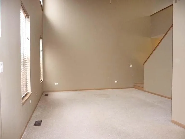 563 Littleton Trl — Photo 4