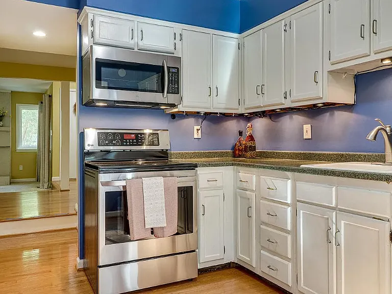 2210 Glencourse Ln — Photo 24