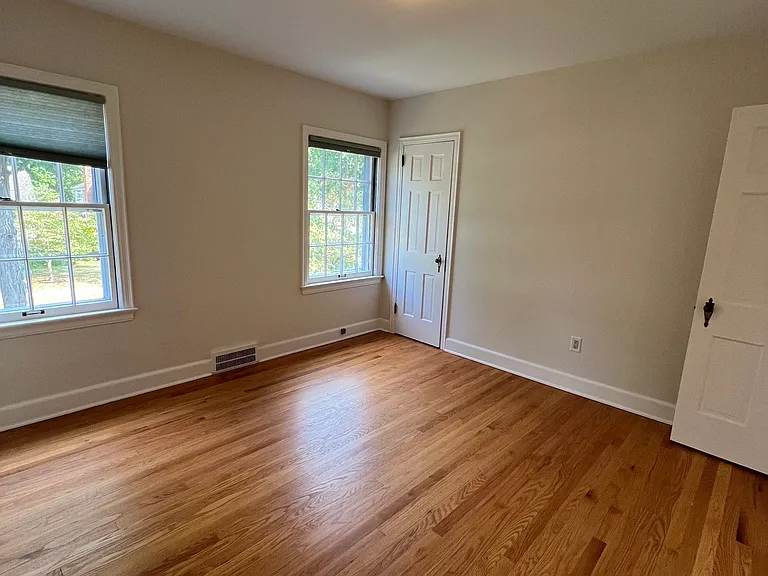 403 Wesley St — Photo 9