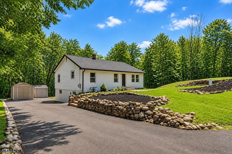 1st image of 74 Hook Mountain Rd