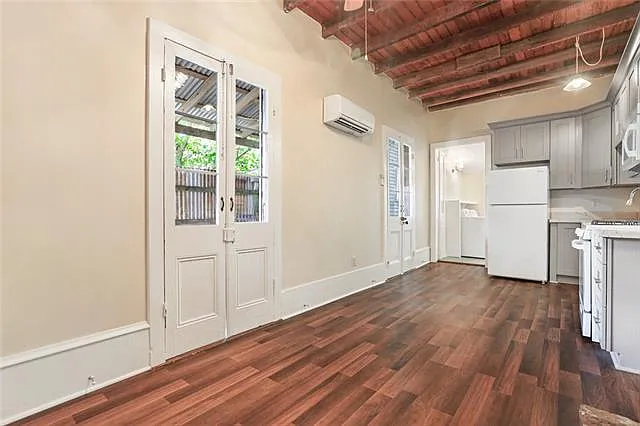 708 Louisa St #E — Photo 4
