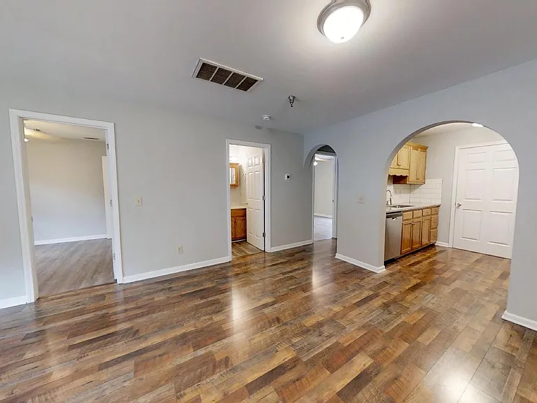 1555 W King St — Photo 22