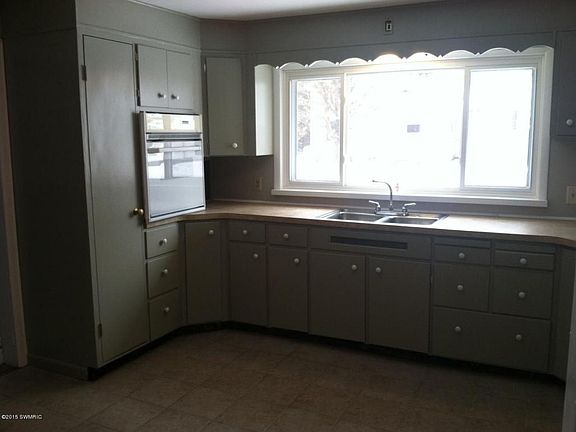 3rd image of 156 W Ferney St