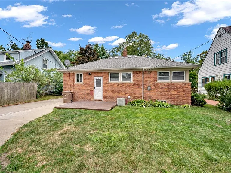 193 Chippewa Rd — Photo 3