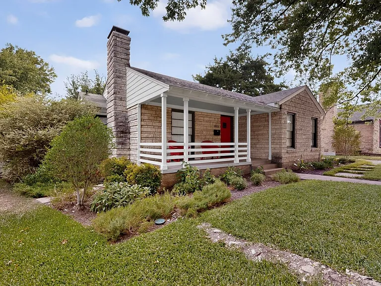 2323 Barberry Dr — Photo 7