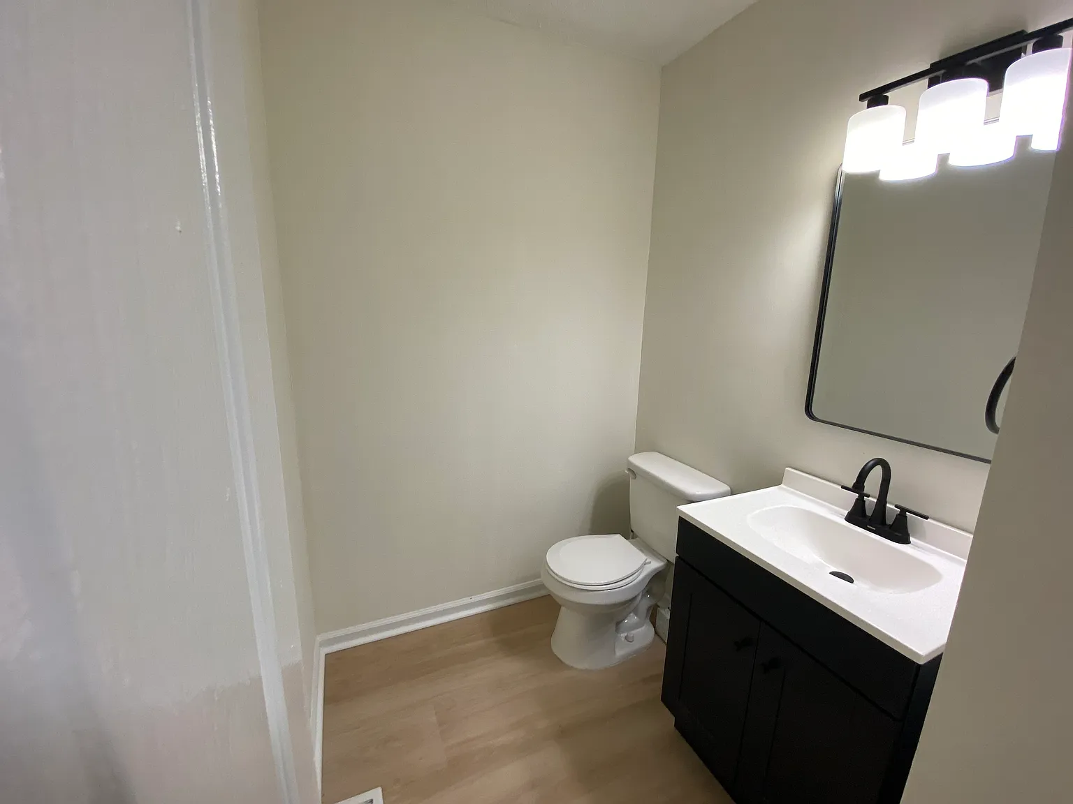 3 bed, 1.5 bath, $1,900 — Photo 4
