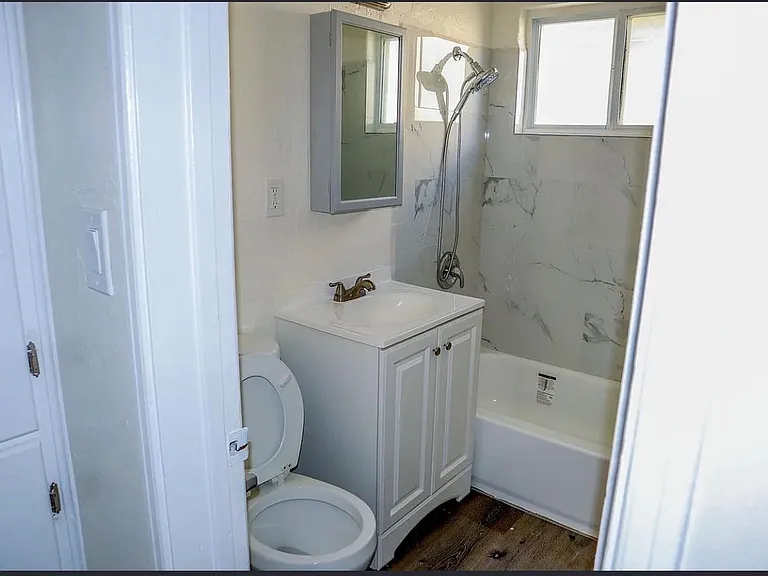 382 Vance St #A — Photo 4
