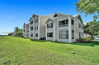 Lakeview Club Condo — Photo 2