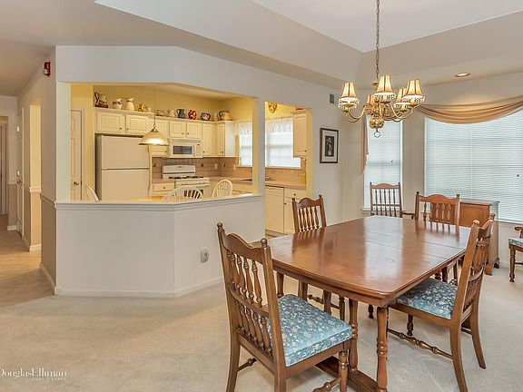5th image of 524 Highland Ct