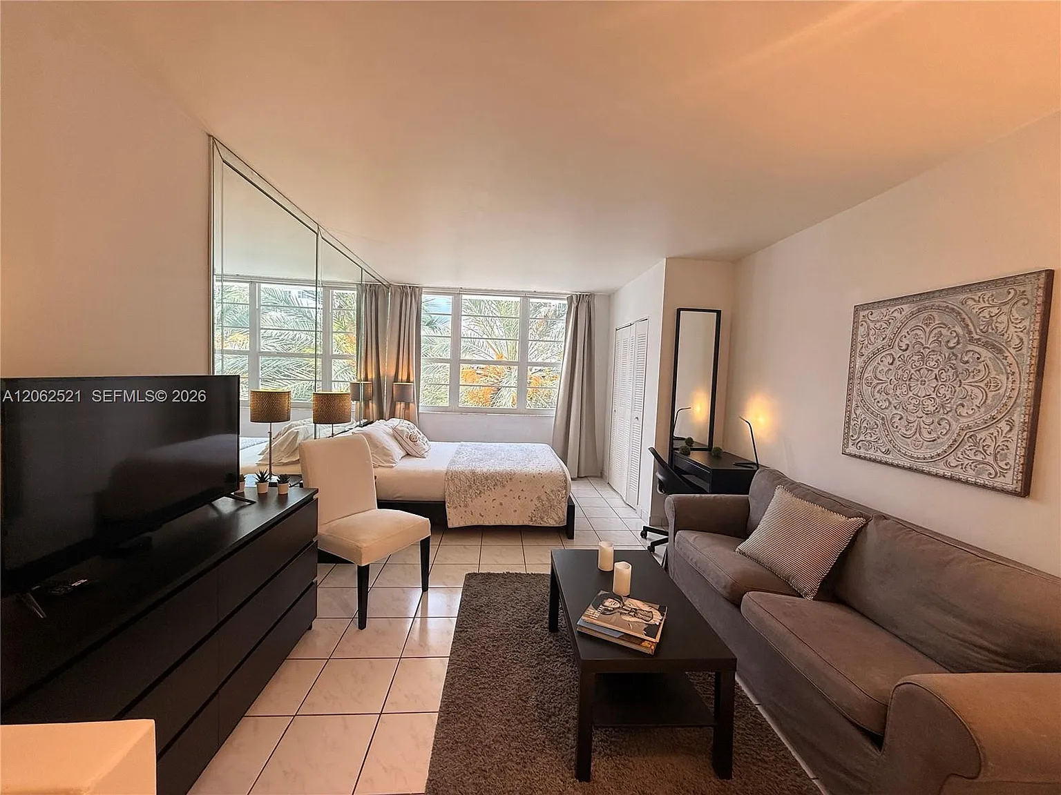 The Decoplage Condo — Photo 1