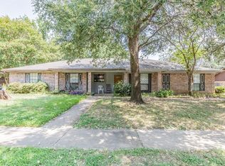 764 Little Creek Dr, Euless, TX 76039