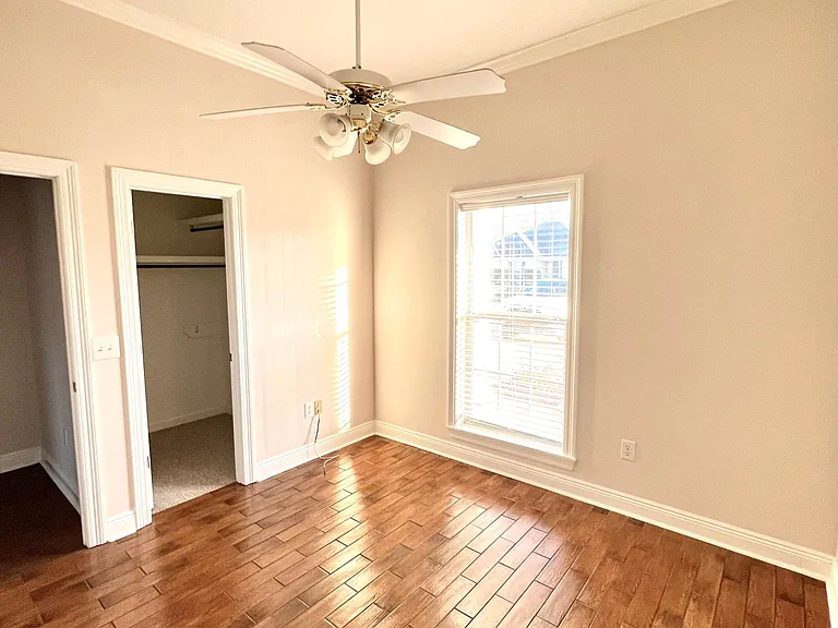 506 Laurelwood Dr — Photo 16