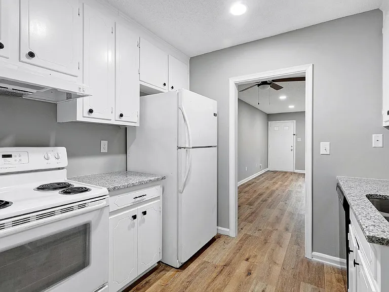 928 Jason Ct — Photo 12
