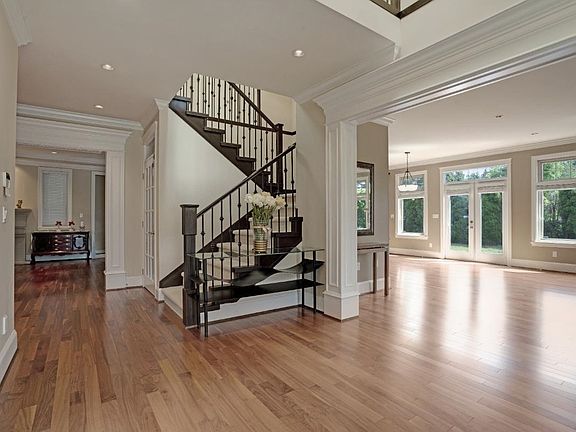 3rd image of 4986 Shirley Ave
