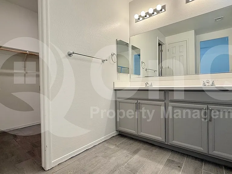 1265 E Kingman St — Photo 25