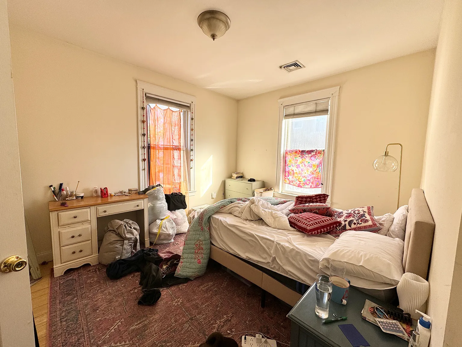 3 bed, 999 sqft, $4,900 — Photo 2
