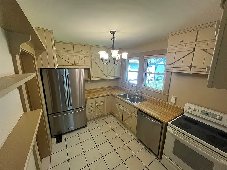 5030 Fowler Ln — Photo 4