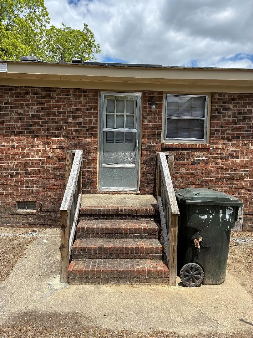 Unit Photo - 904 Woodrow St S #B