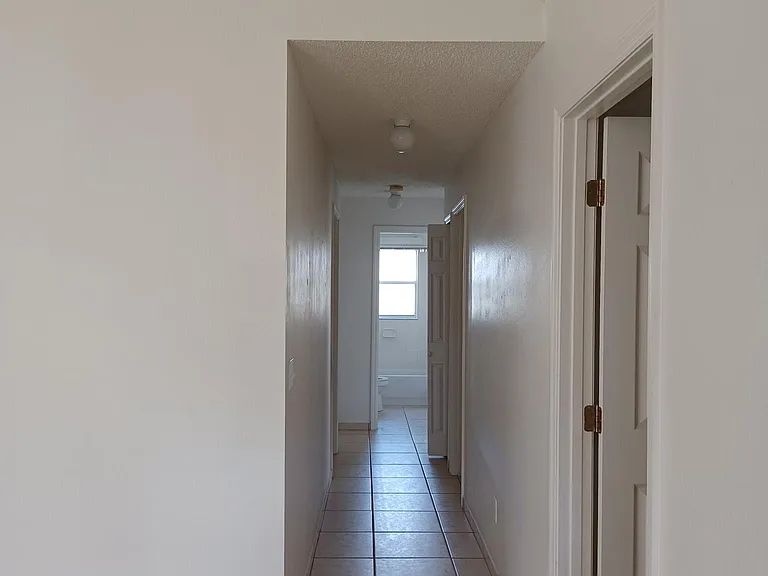 2219 Justin Ave — Photo 7