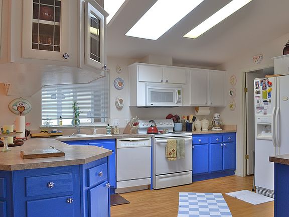 Kitchen-all appliances included