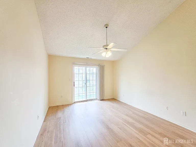 1 Rutland Ln — Photo 22