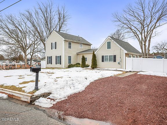 3rd image of 869 Koches Avenue