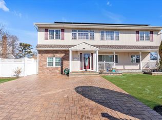 69 Lloyd Ct, East Meadow, NY 11554