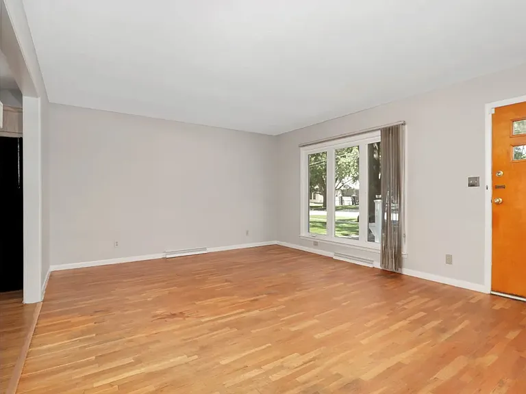 725 Dale St — Photo 5