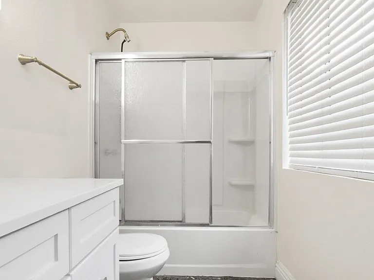 420 Riverdale Dr #11 — Photo 4