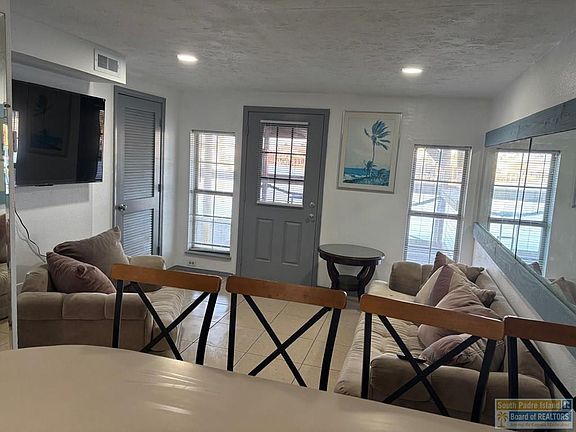 5th image of 310 W Houston St #6