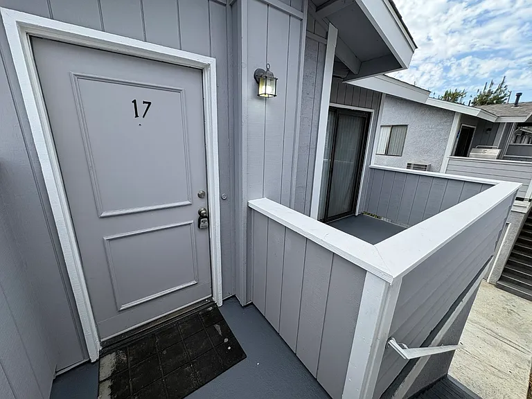 1210 S Sharon Cir #17 — Photo 2