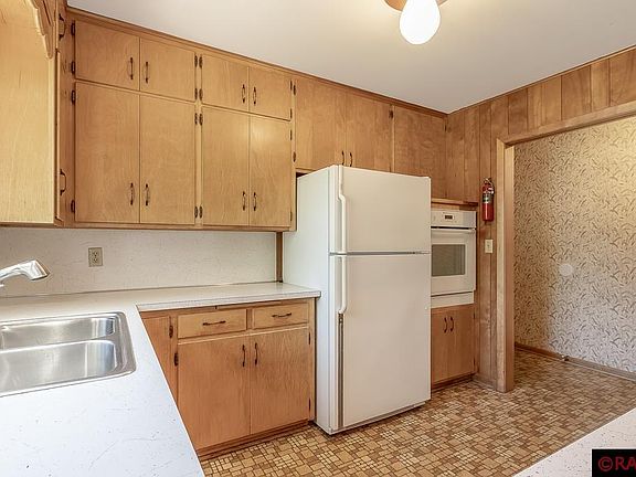 3rd image of 468 E Washington St