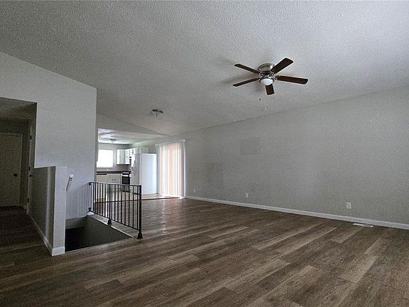 3rd image of 11289 Aspen Woods Dr