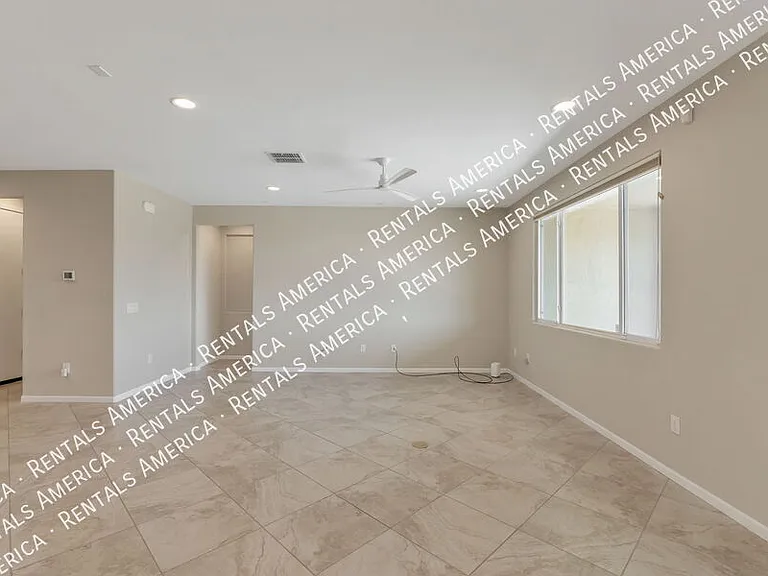 7631 W Laurel Ln — Photo 16