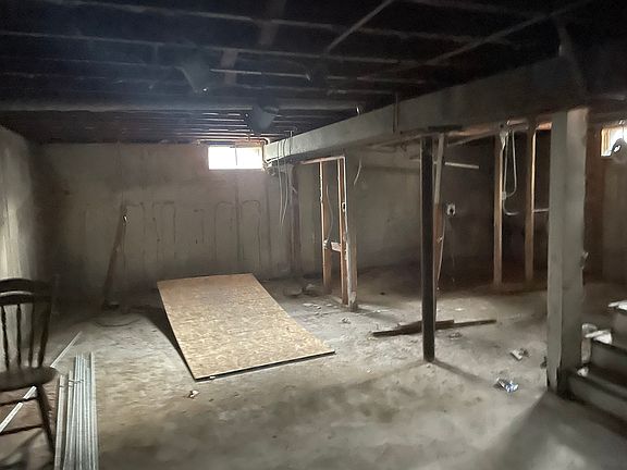 5th image of 2106 E 223rd St